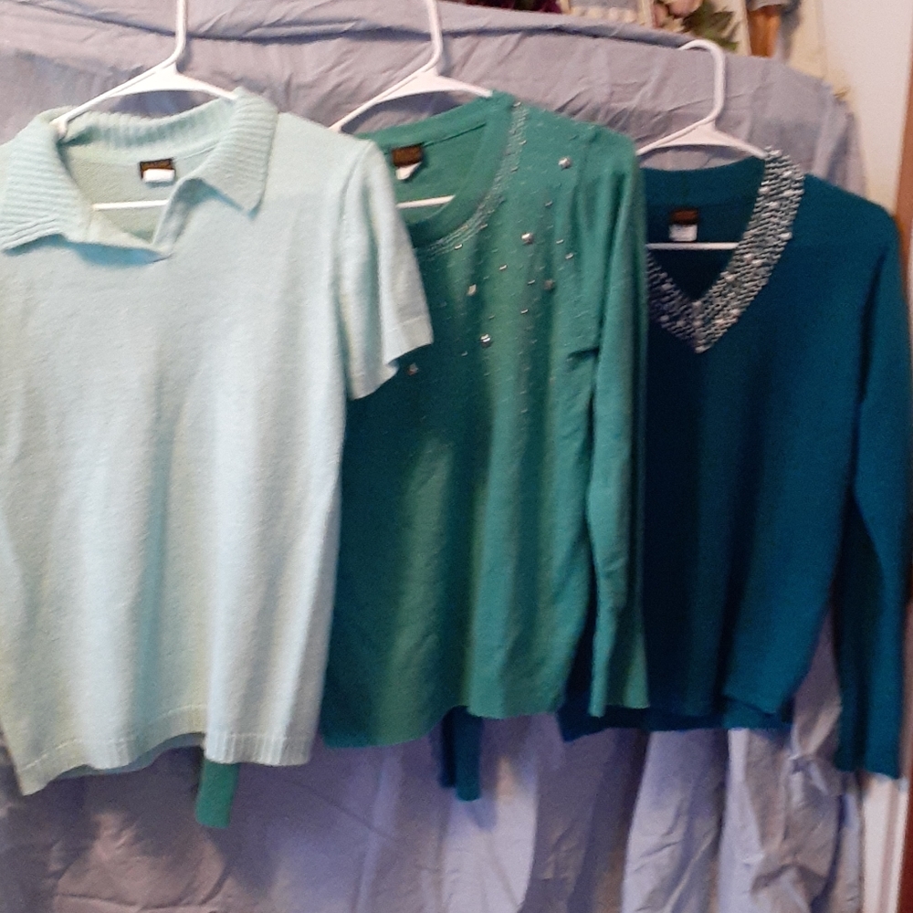 Set of 3 green sweaters, size small